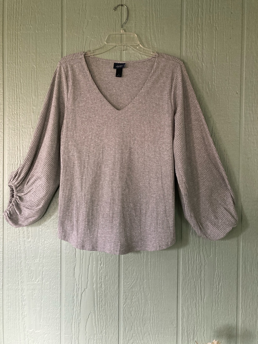 Daytrip Small long sleeve silver metallic gray ribbed V top